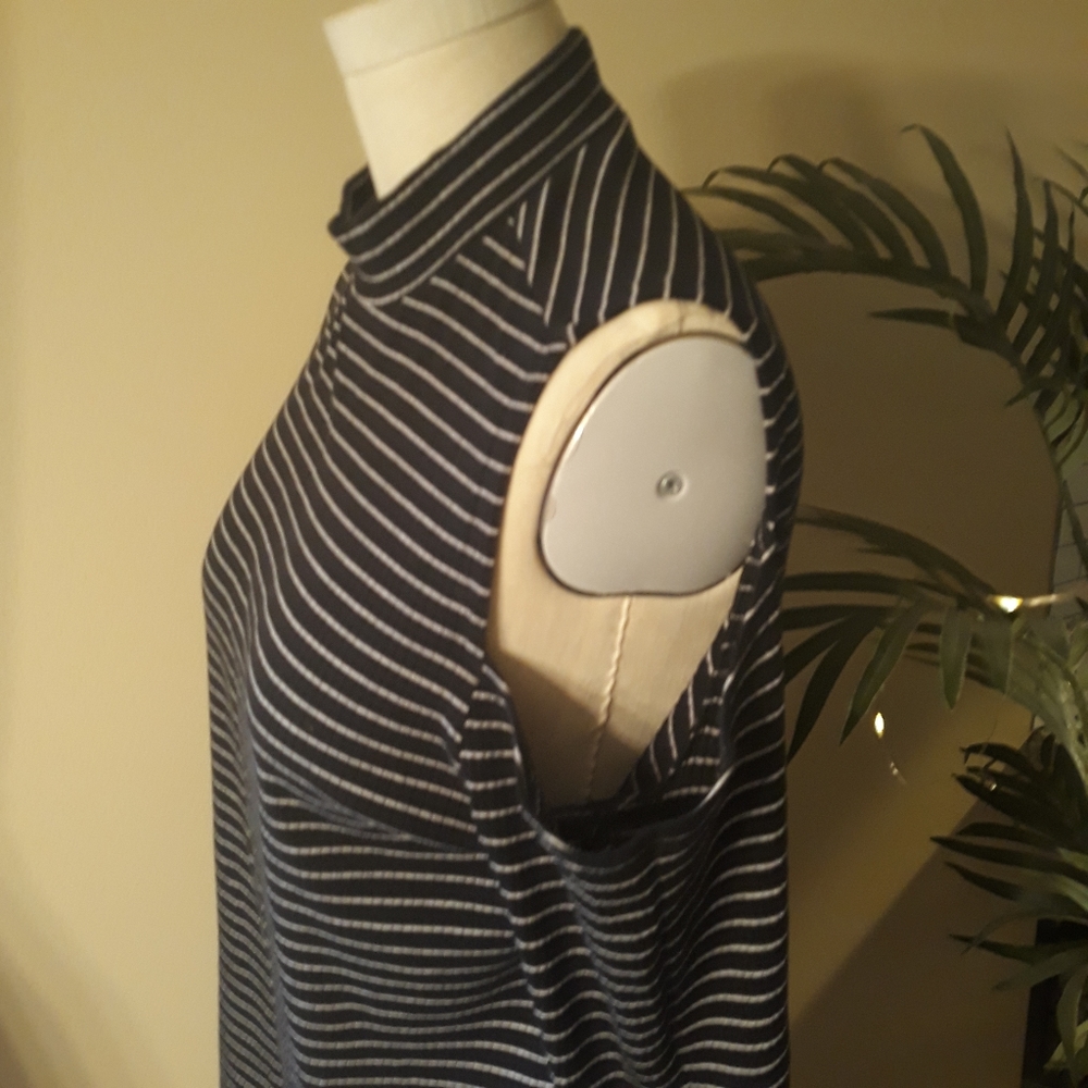 Cold Shoulder Top - Picture 2 of 3